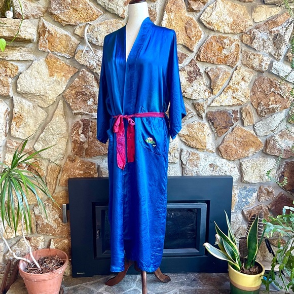 Vintage 80s 90s Blue Silk Kingfisher Lotus Pond Embroidered Chinese Kimono Robe - Picture 8 of 10